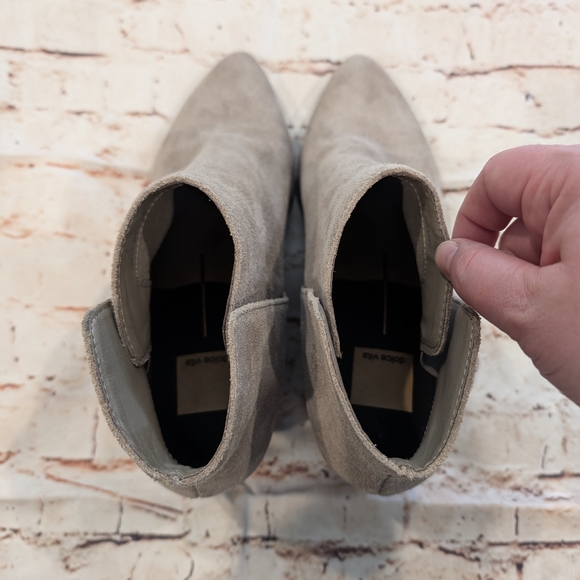 ๐ SALE ๐ NWOB Dolce Vita Daine Taupe Suede Ankle Boots - Picture 4 of 9